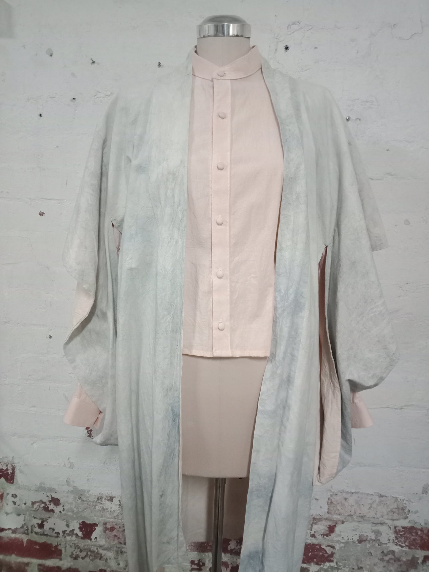 Ascensão Robe (Studio stock)