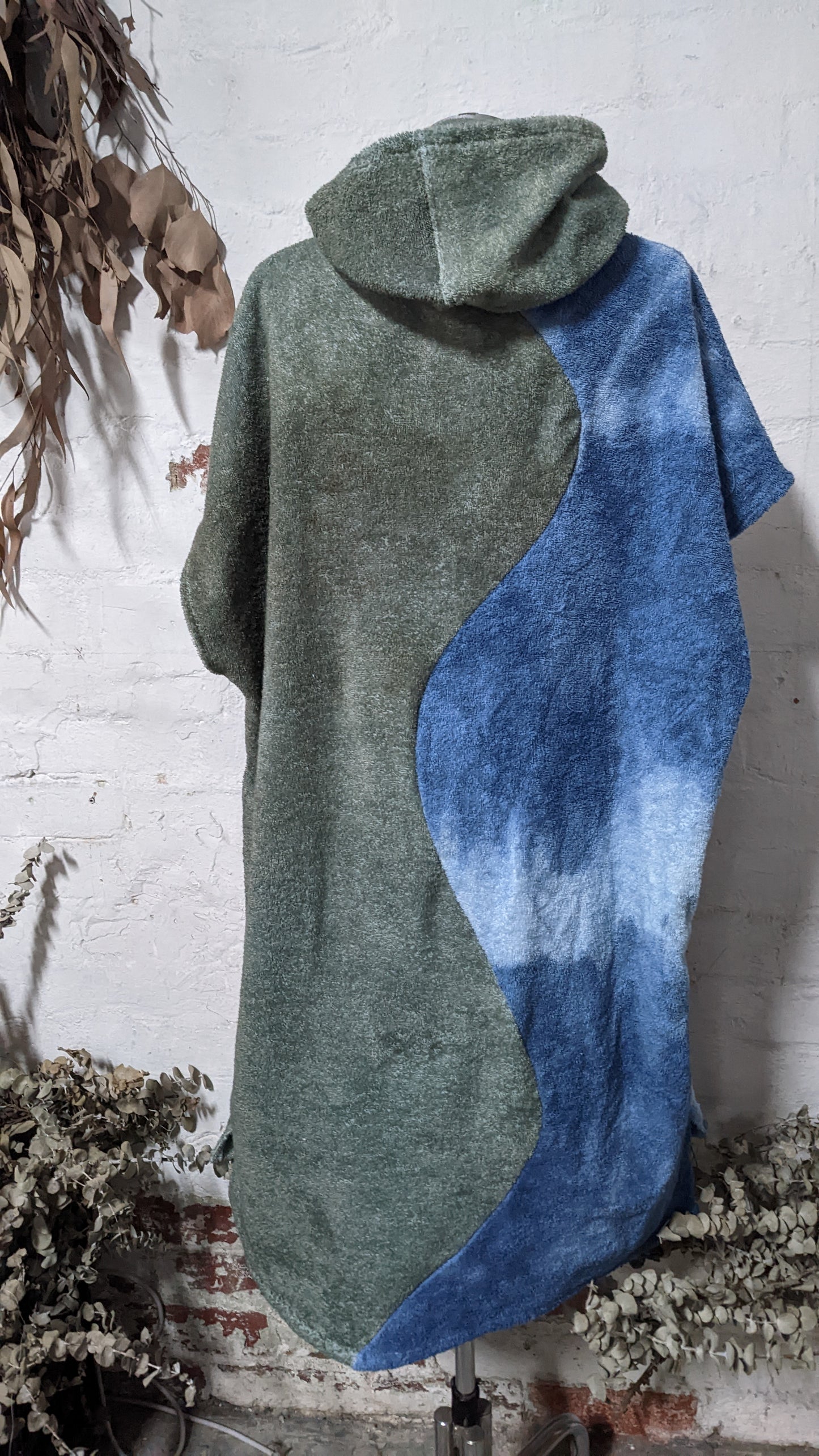 AQUÃ Hoodie Towel | Beach Towel