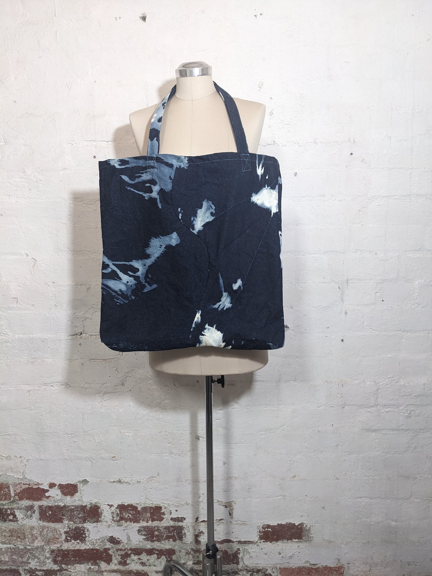 AQUÃ Tote (Large) (In Stock)